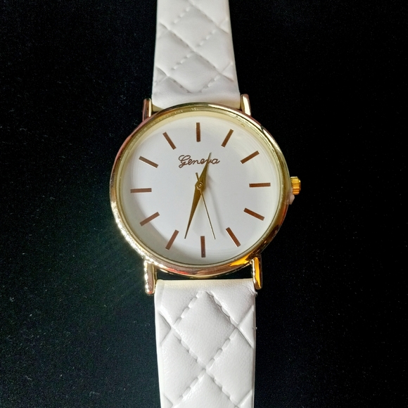 Not watch - Picture 1 of 1